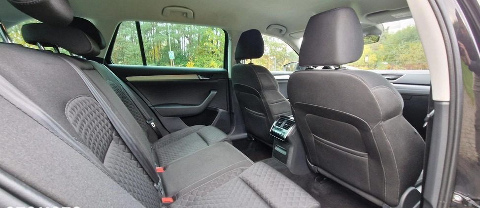 Skoda Superb cena 89800 przebieg: 144000, rok produkcji 2017 z Warszawa małe 742